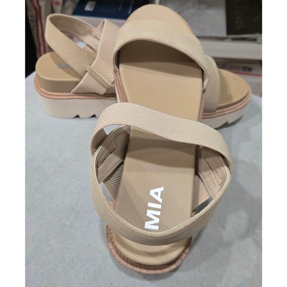 MIA "Jene" Sand Color Sandal Size 9 New Without Box - Picture 2 of 5